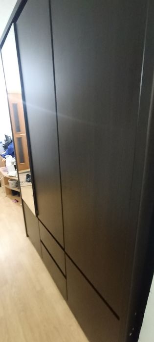 Продам шкаф коричневый