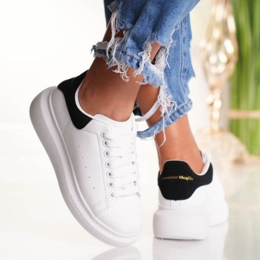Adidași new sezon