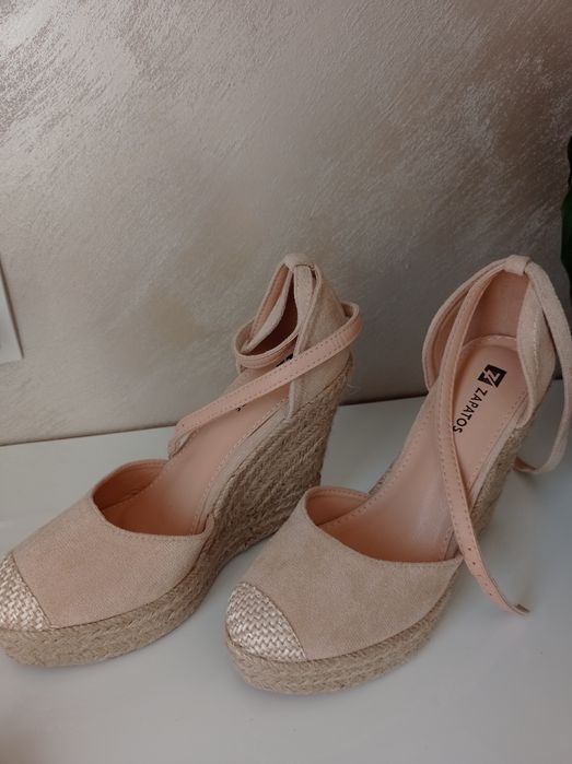 Обувки на платформа