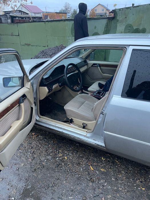 Mercedes Benz 124 E220