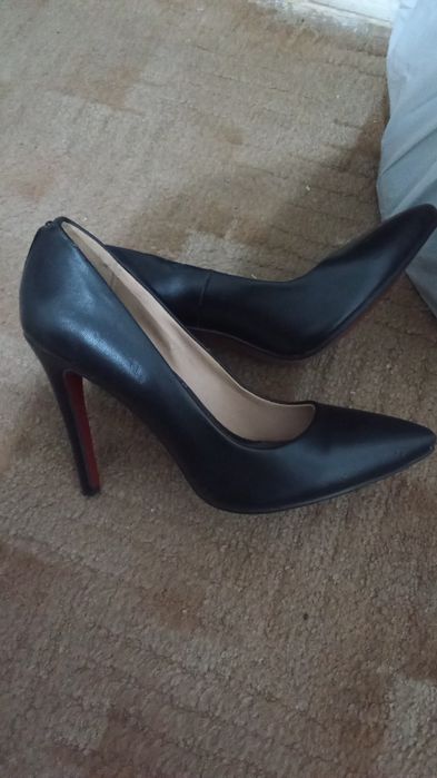 Туфли лодочки под Лабутен.