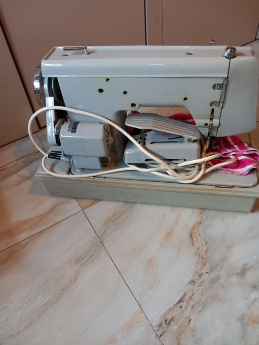 Mașină de cusut electrică, Victoria !