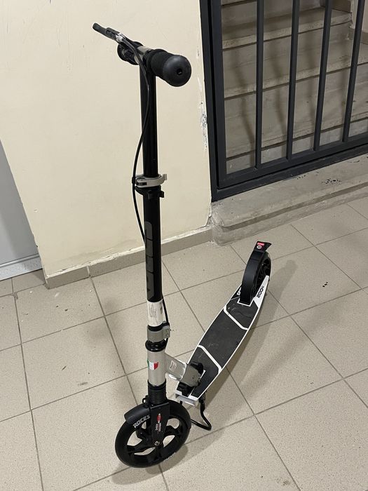 Продам новый самокат Roces