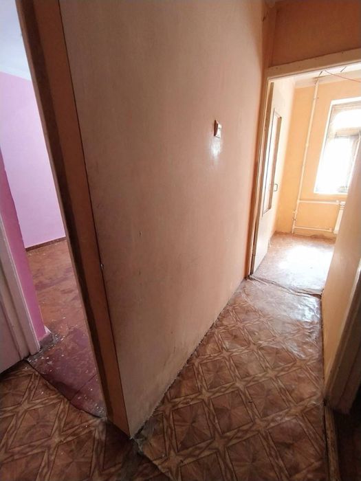 Октяабирь 1х Прадаётся 1этаж вдоль дороги