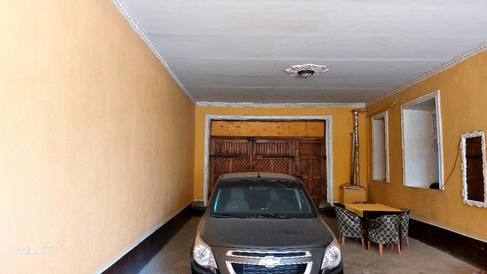 Карши шахарнинг марказидан 2 каватли  шинам ва катта майдонли ховли со