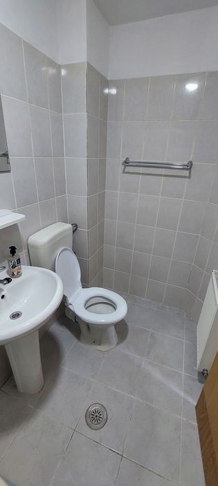 Închiriez garsoniera