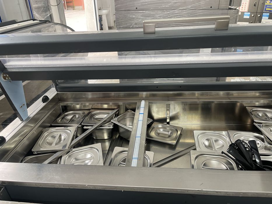 Vitrina frigorifica profesionala Enofrigo Bolero Maxi 1400 RF an 2022 in stare foarte buna