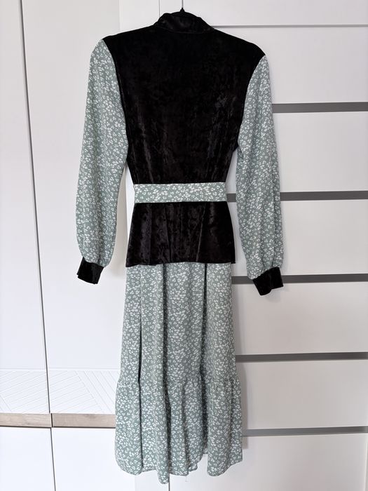 Платья, 42-44, по 2000 тенге