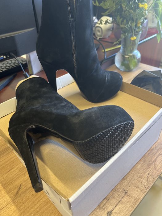 Botine piele intoarsa