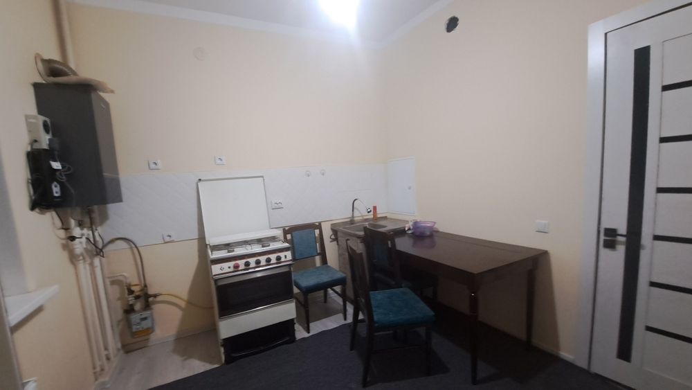 Чирчик шахар 
2-микрораён Навастройка
#1-хона 4-етаж
 квартира ижар