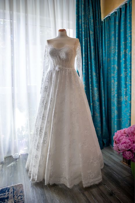 Rochie de mireasa din dantela cu corset