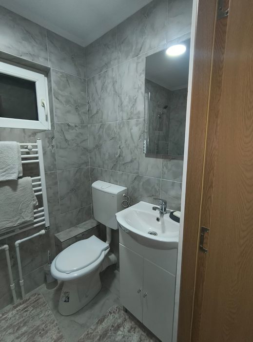 Închiriez garsoniera