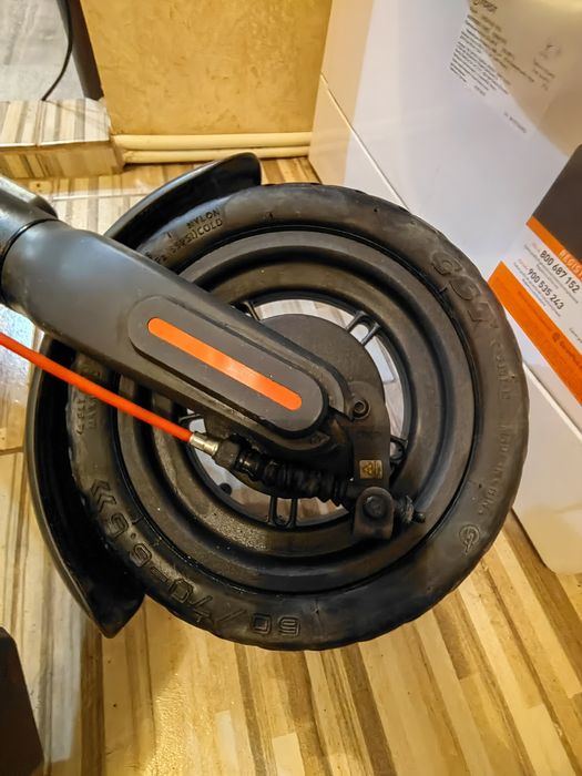 Vînd trotineta {XIAOMI} an stare foarte buna!!