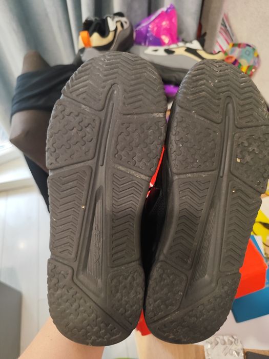 Продам кроссовки Xtep 42р