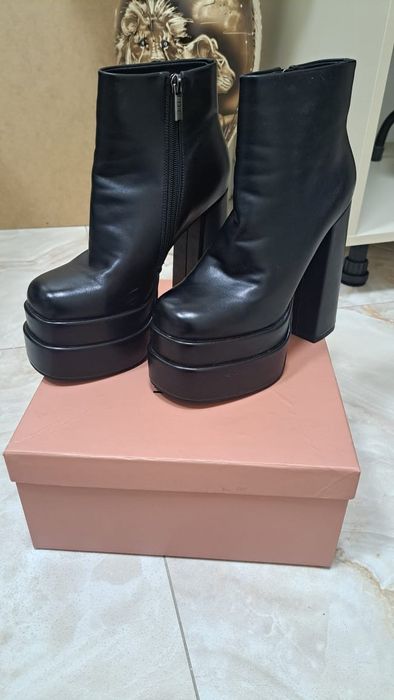 Продам ботильоны новые