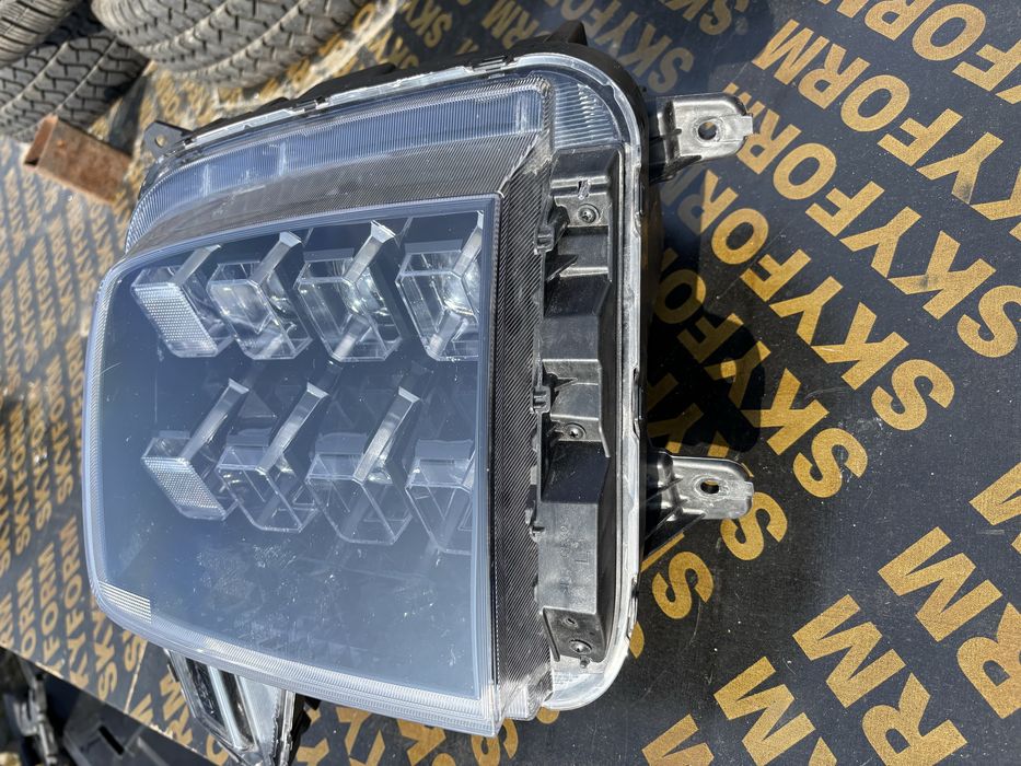 Фар Hyundai Staria