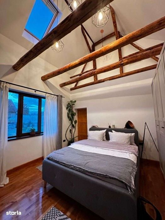 Proprietate independentă energetic format din 2 case si anexe