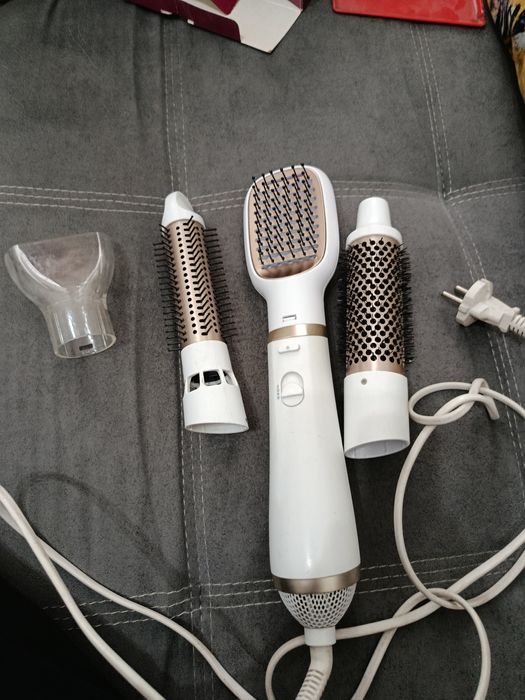 Продам фен-щётка в отличном состоянии.