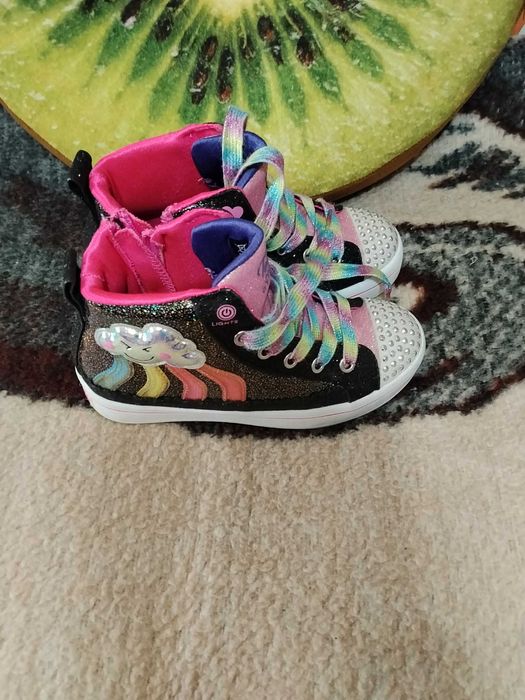 Само за 10 евро на чифт детски маратонки- GEOX- 32 номер и Skechers-28.5 номер