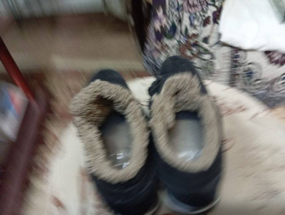 Продам кроссовки демисезонные