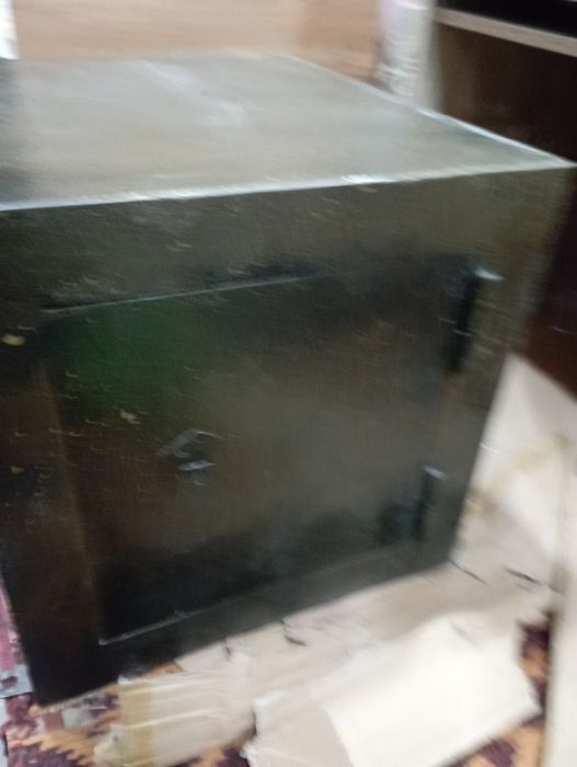 Продаю сейф несгораемый б.у маленький