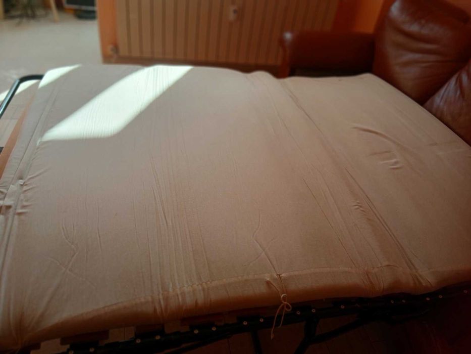 Кожена холна гарнитура: Дивани Тройка/ 3-ка, Двойка/ 2-ка, 2 табуретки