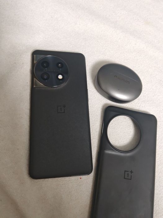 OnePlus 11 + OnePlus buds 4. 512гб. Срочная продажа