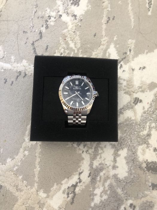 Часы Invicta швейцарские