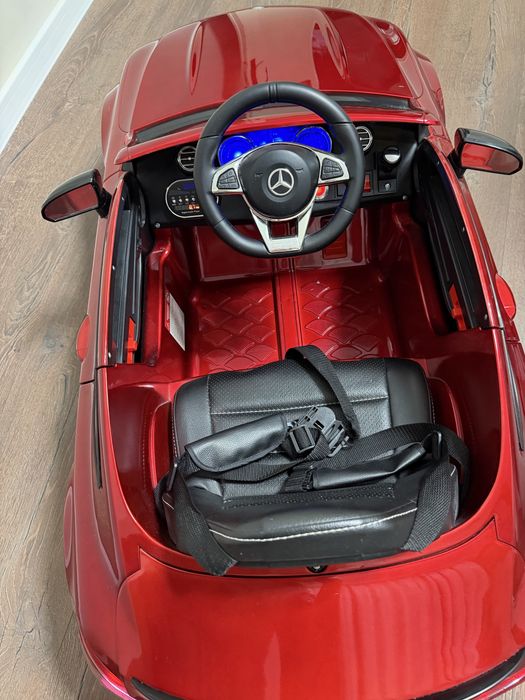 Детска Акумулаторна кола Mercedes Benz C63s AMG червена