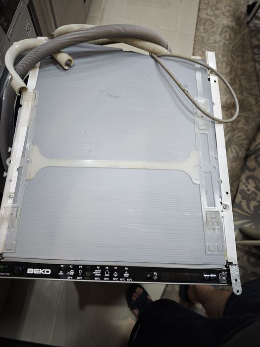 Встраиваемая посудомоечная машина