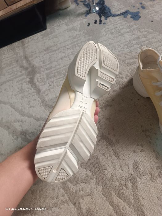 Красотка сотилади 39 40 размер Италия да ишлаб чикарилган