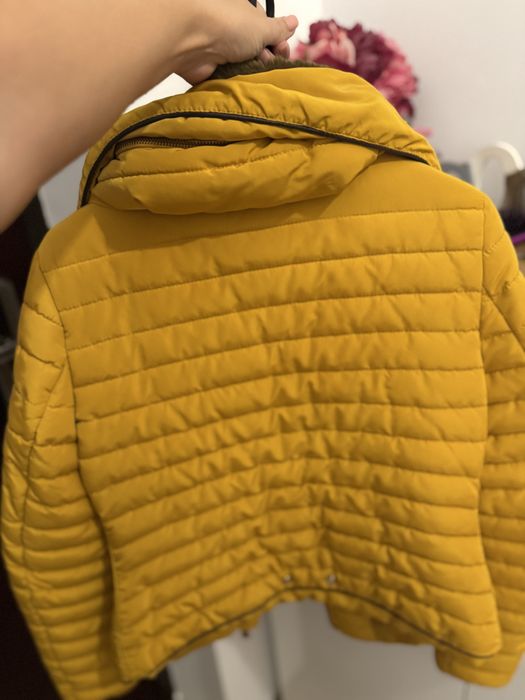 Vand geaca Zara marimea S stare perfecta