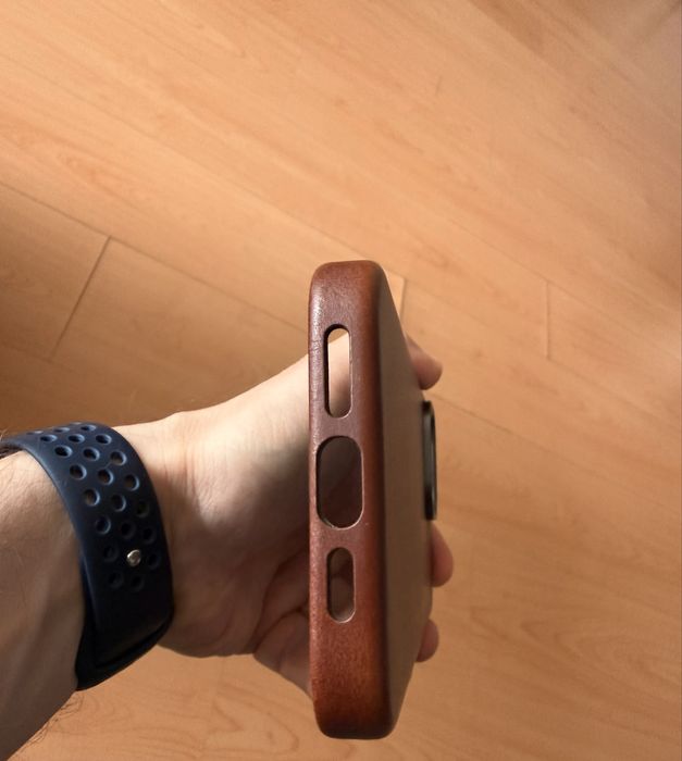 Carcasa piele Nomad iphone 16 PRO MAX