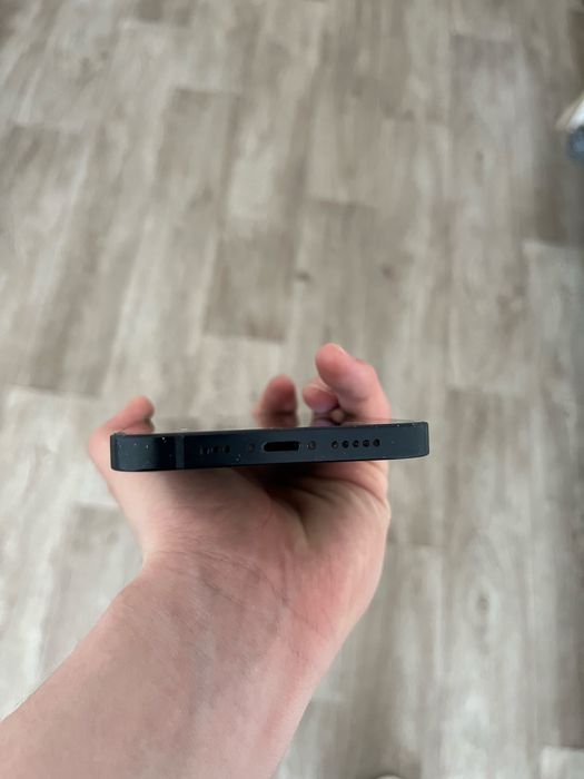 Продам Айфон 13