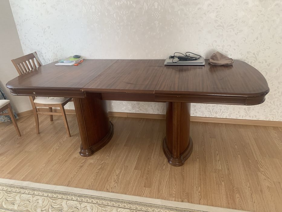 Стол деревянный обеденный