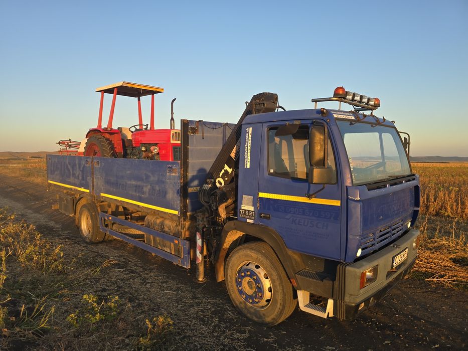 Camion cu macara