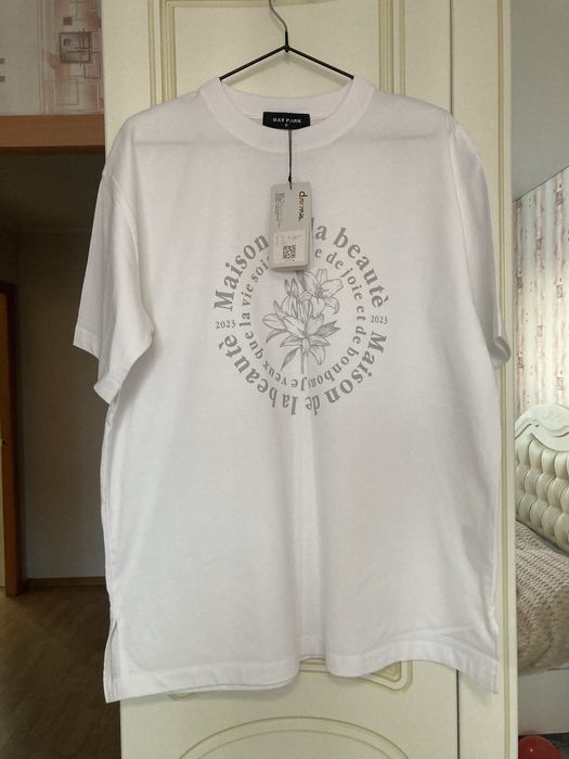 Кофта, футболка.       .