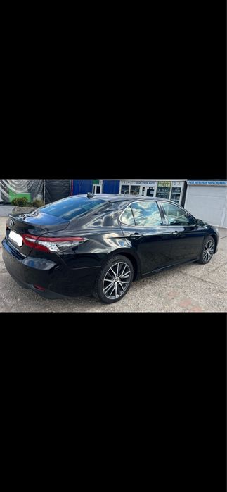 Vând Toyota Camry, anul 2022.