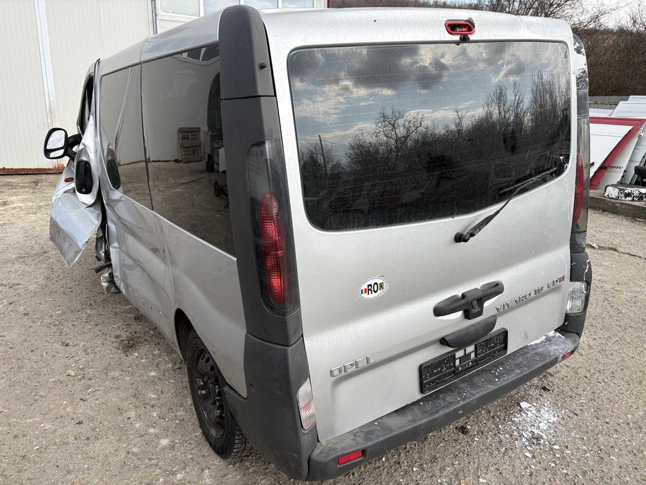 Usa fata Usa Laterala Oglinda OPEL VIVARO BUS 1.9 DTI 8+1 locuri 2006