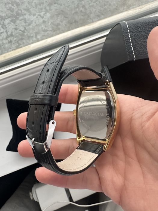 наручные часы…..