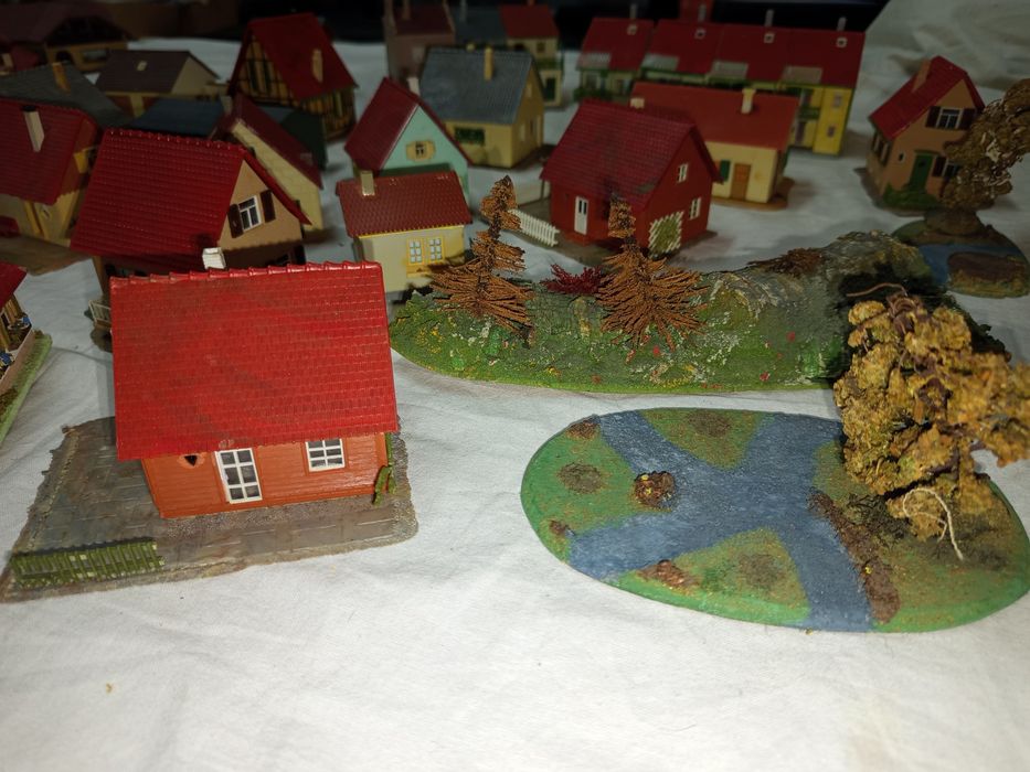 Lot nr. 5 căsuțe HO Faller Vollmer trenulețe diorama piko roco
