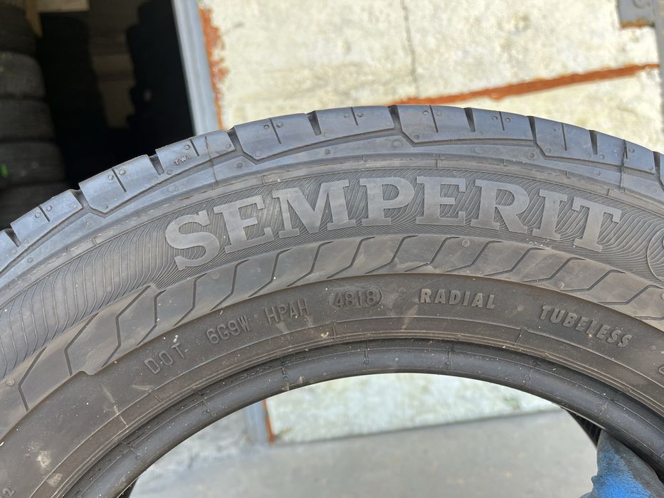 2 бр. гуми за бус 195/70/15C Semperit DOT 4718 6+ mm