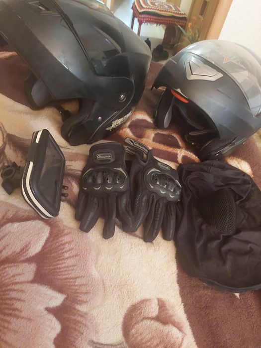 Продам мотошлемы