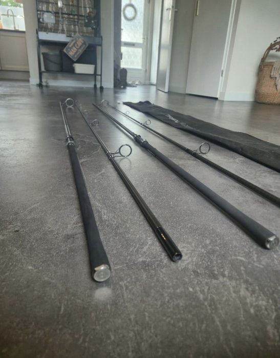 Продава се 2 бр Shimano Tribal Velocity 12 ft 3lb НОВИ