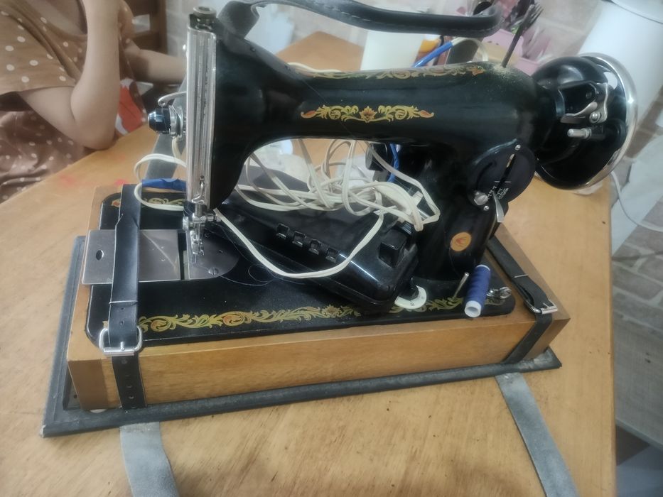 Швейная электрическая машина ссср