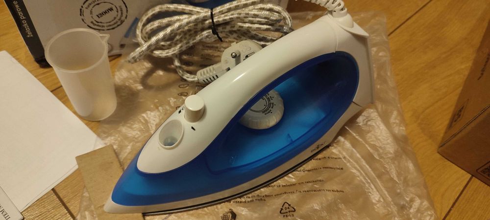 Парна ютия Sapir 1200W, струя пара, термостат, синя