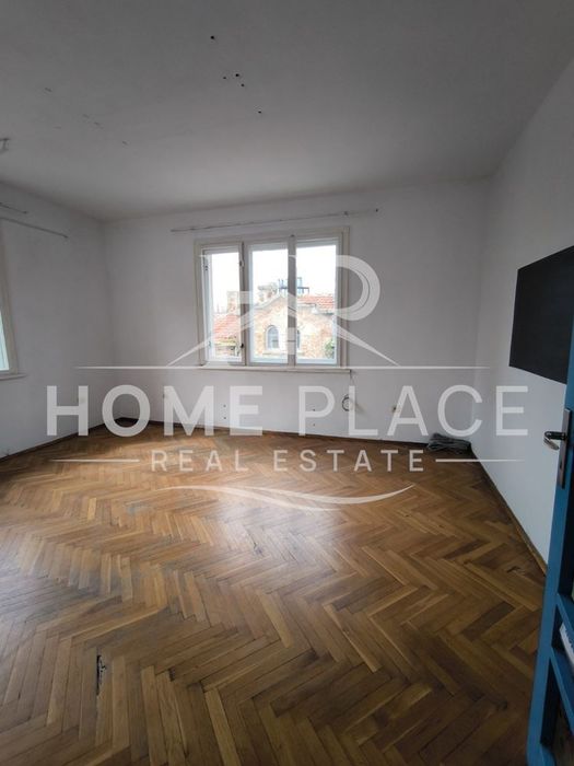 Етаж от къща  в централната част на град Варна.