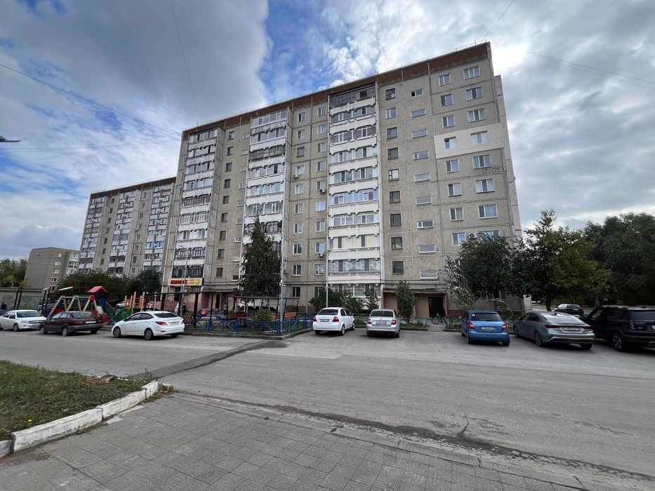 Продаётся 2-комнатная квартира в районе Военного городка