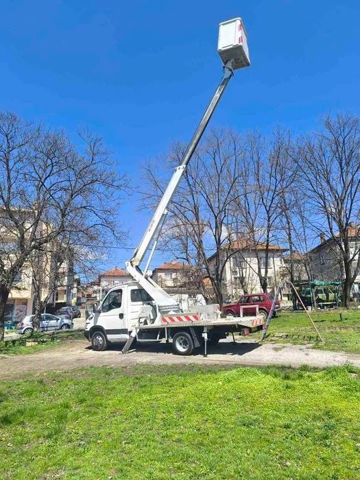 Отдава се автомобилна вишка под наем