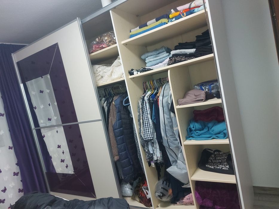 Dressing Premium / Şifonier Generos la Comandă (2.6m x 2.2m) – Design Modern Mov/Alb, Oglindă & Uși Glisante